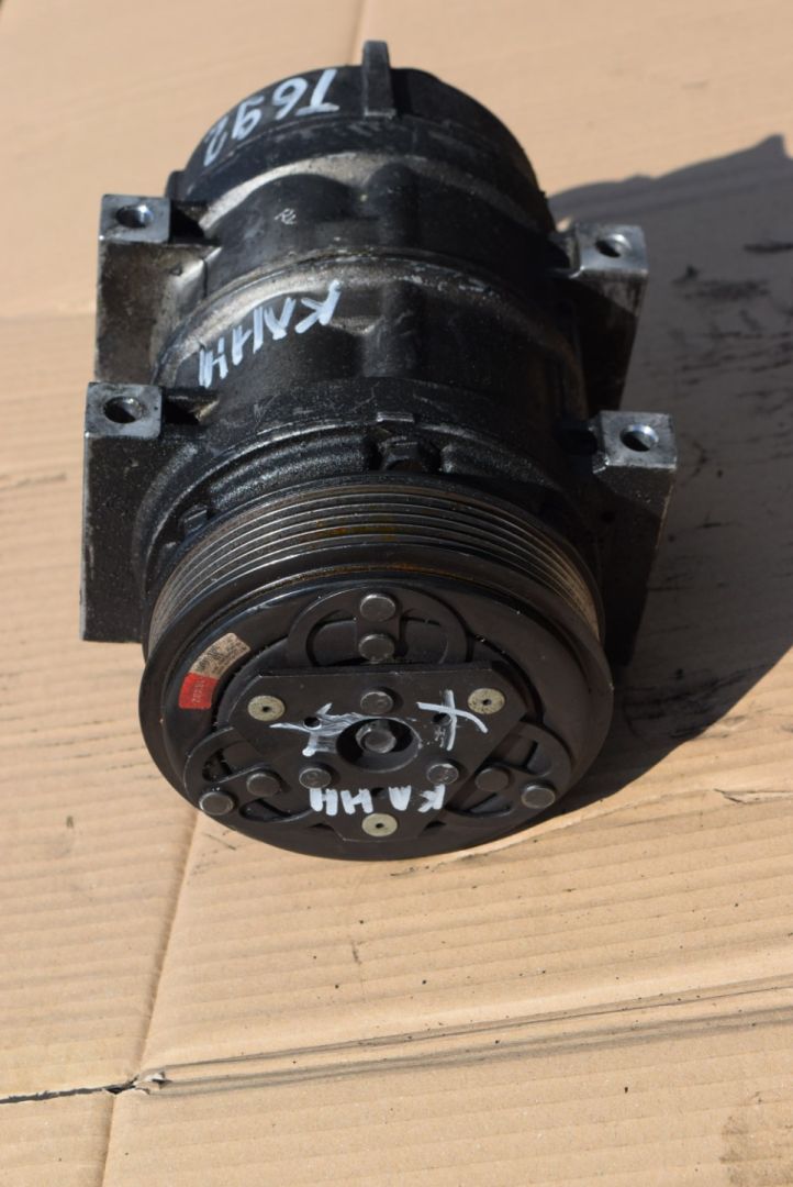 компрессор кондиционера Volvo XC70 2 поколение 2004, 2.4 л., D5, D 5244 T, дизель, МКПП, универсал, полный подключаемый привод, 9166103 - фото №1