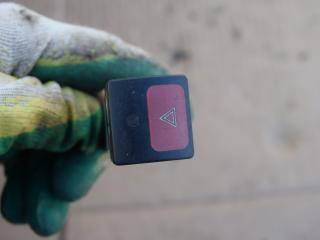 кнопка аварийной сигнализации Citroen Xantia 1 поколение [рестайлинг] 2000, 2.0 л., HDi, дизель, МКПП, хетчбэк 5 дв., 9633866177