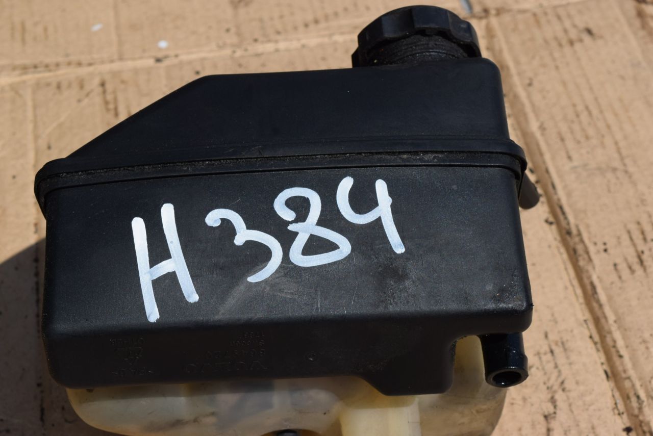 бачок гидроусилителя Volvo XC70 2 поколение 2002, 2.5 л., Ti, B 5254 T2, бензин, МКПП, универсал, полный подключаемый привод, 8649720 - фото №1