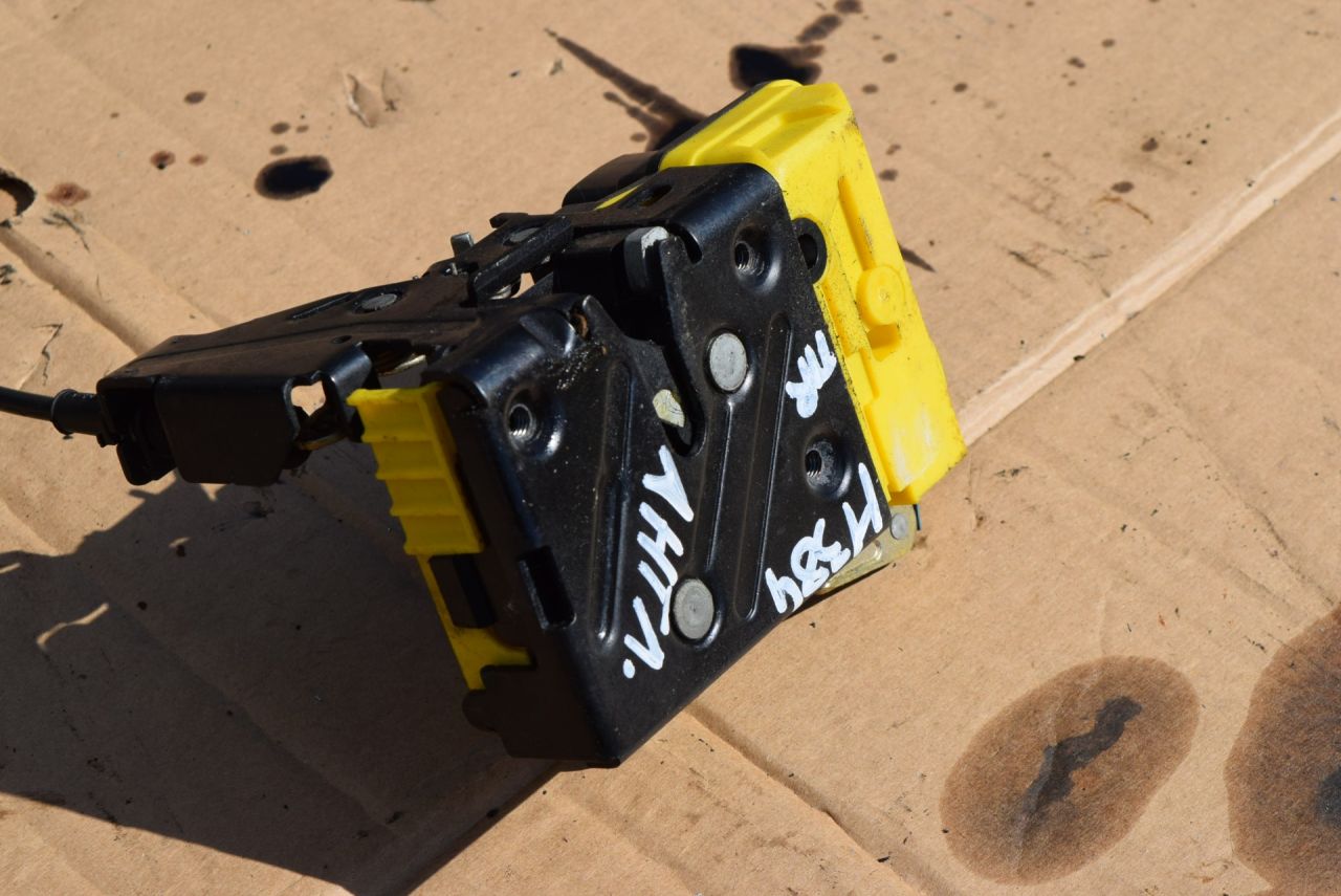 замок двери передней правой Volvo XC70 2 поколение 2002, 2.5 л., Ti, B 5254 T2, бензин, МКПП, универсал, полный подключаемый привод, 9485042B, 8650547 - фото №1