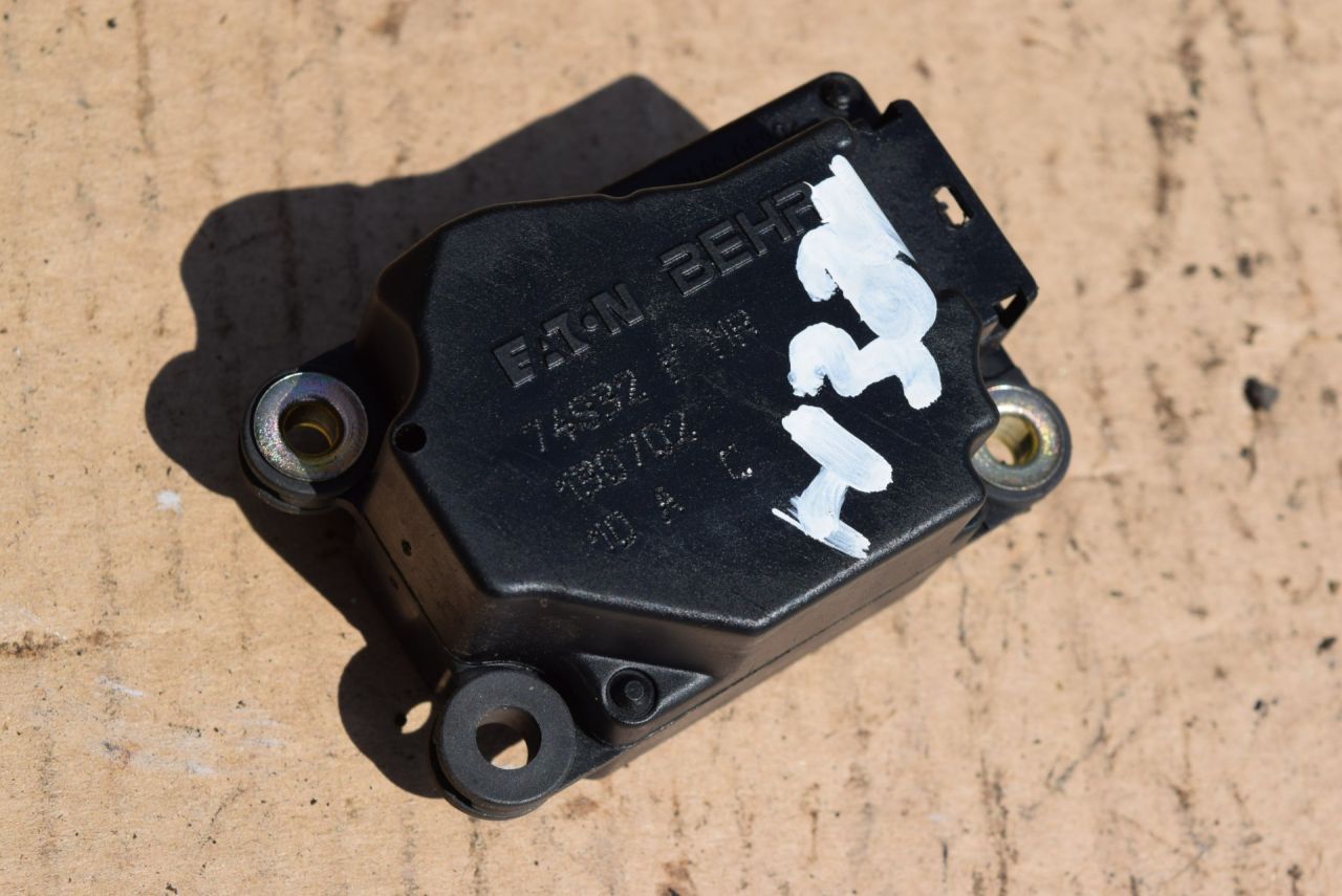 моторчик заслонки печки Volvo XC70 2 поколение 2002, 2.5 л., Ti, B 5254 T2, бензин, МКПП, универсал, полный подключаемый привод, 74932FMR - фото №1