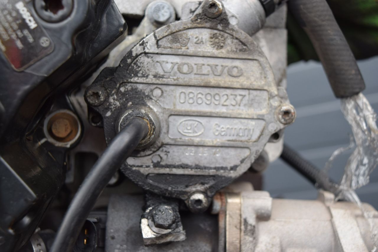 насос вакуумный Volvo XC90 1 поколение 2005, 2.4 л., D5, D 5244 T, дизель, АКПП, полный подключаемый привод, 08699237 - фото №1