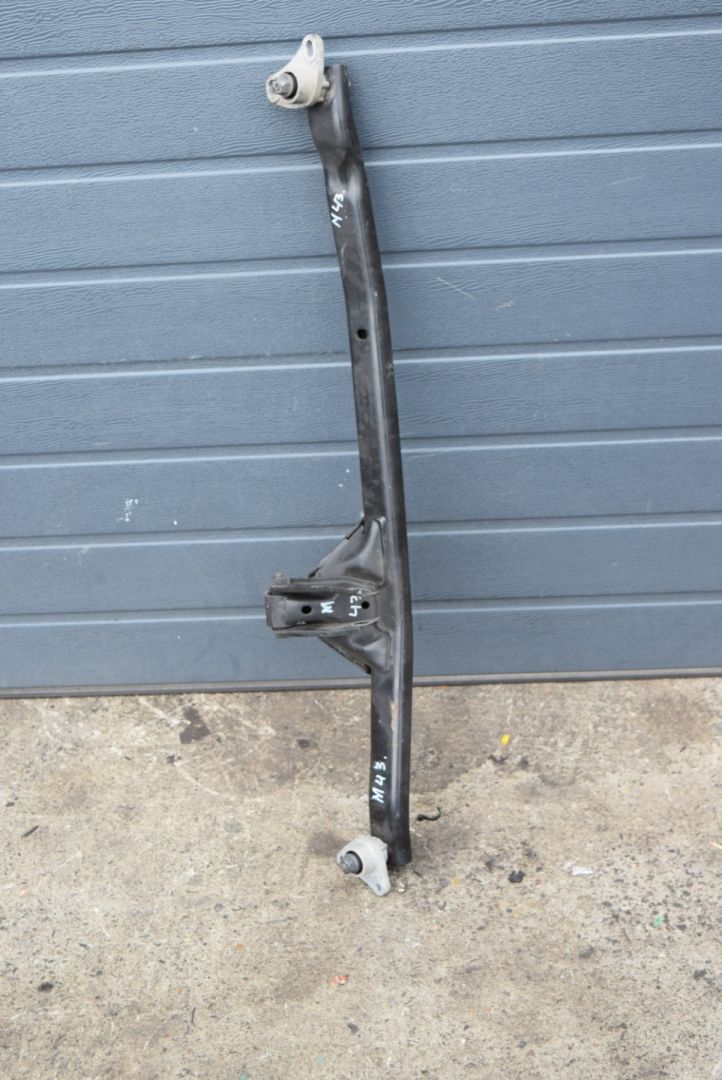 распорка стоек Volvo XC70 2 поколение 2002, 2.5 л., Ti, B 5254 T2, бензин, МКПП, универсал, полный подключаемый привод - фото №1