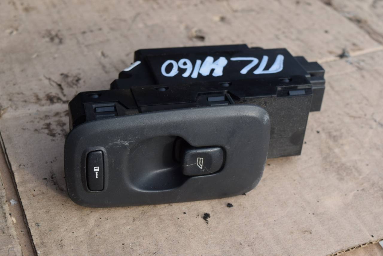 кнопка стеклоподъемника двери Volvo XC90 1 поколение 2005, 2.5 л., Ti, B 5254 T2, бензин, АКПП, полный подключаемый привод, 30746075 - фото №1
