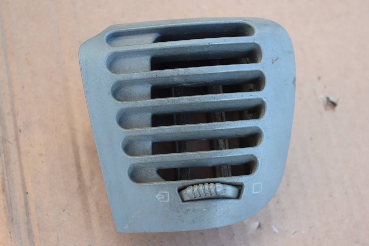 дефлектор обдува салона Peugeot 806 1 поколение 1998, 1.9 л., дизель, МКПП, минивэн, 1471018077 - фото №1