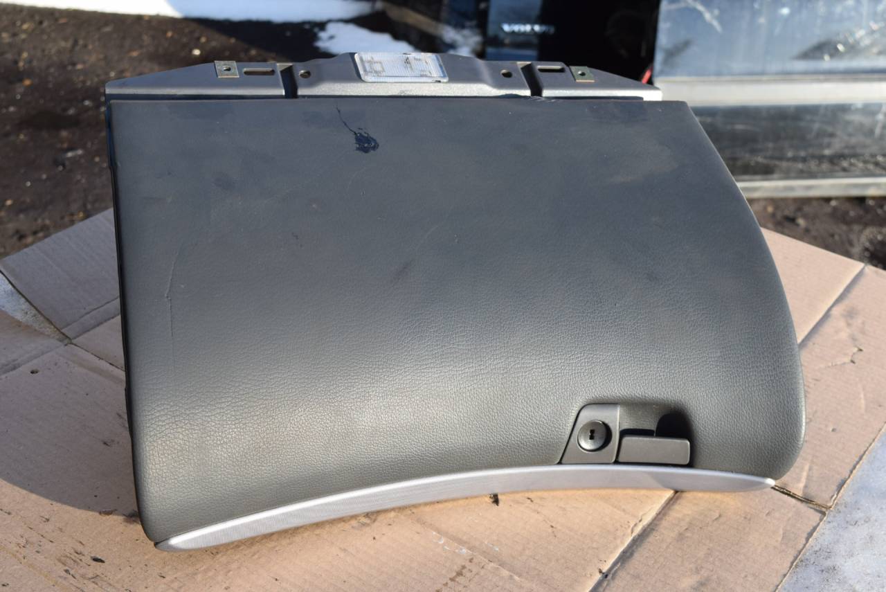 бардачок Volvo V70 2 поколение 2003, 2.4 л., Ti, B 5244 T3, бензин, МКПП, универсал, передний привод, 8650374 - фото №1