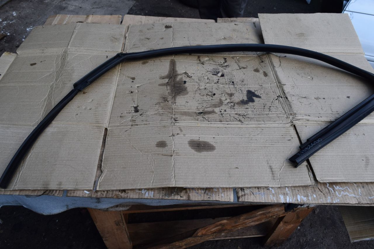 молдинг двери передней правой Volkswagen Golf 7 поколение 2016, 1.4 л., бензин, АКПП, 5GM8374325AP - фото №1