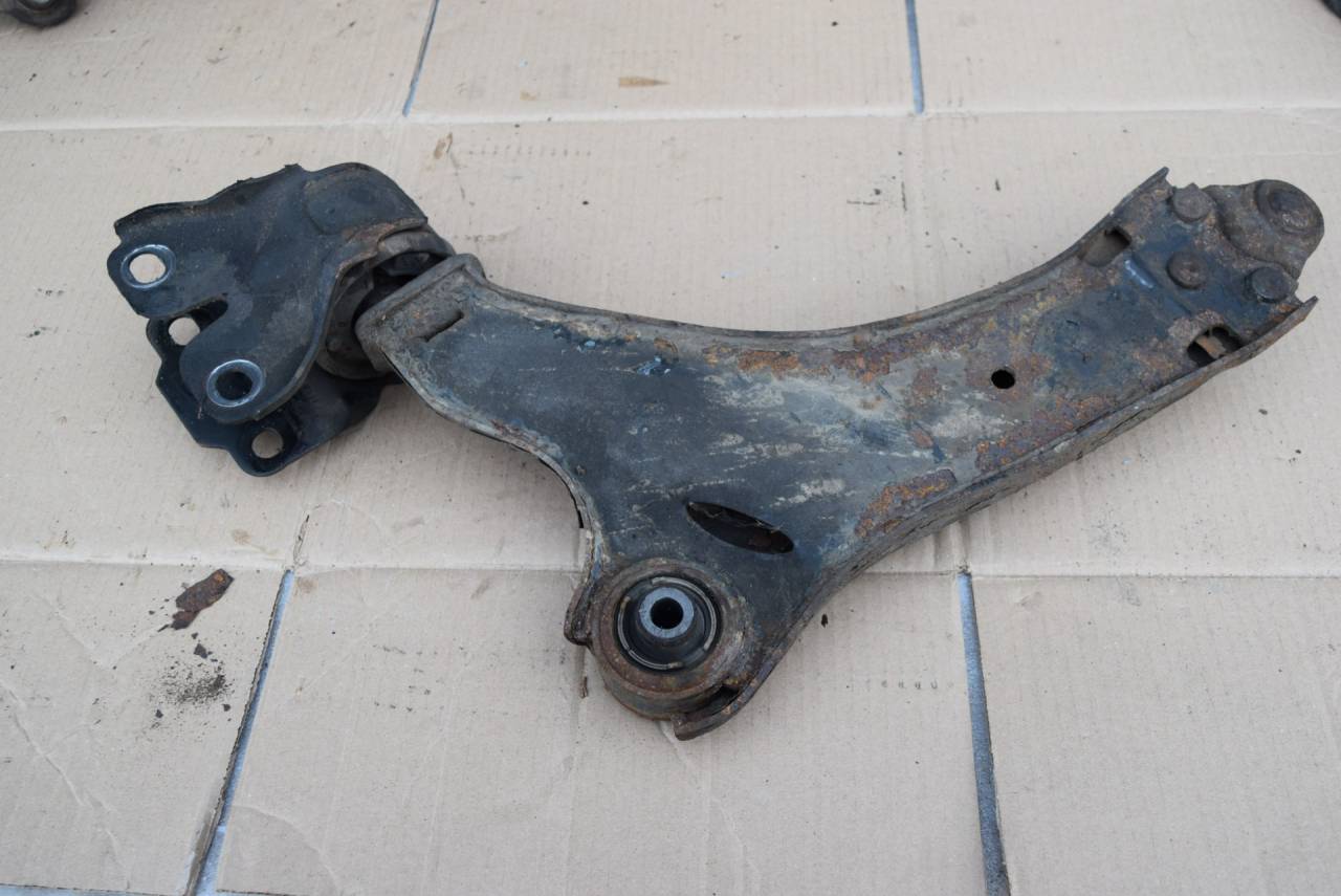 рычаг передний правый Volvo XC60 1 поколение 2009, 2.4 л., D5, D 5244 T10, дизель, АКПП, полный подключаемый привод, 8G9N3A052A - фото №1