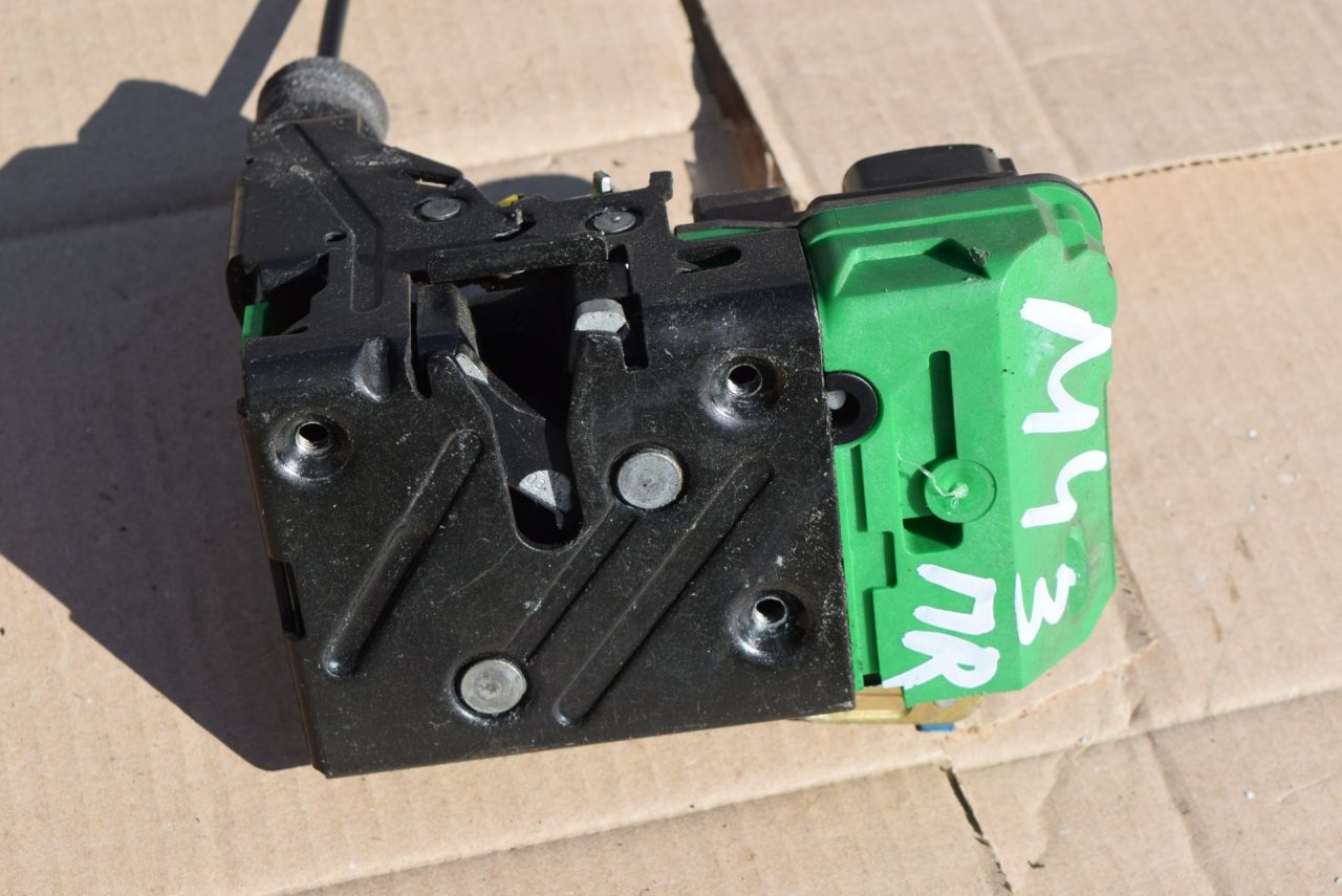 замок двери передней правой Volvo XC70 2 поколение 2002, 2.4 л., Ti, B 5244 T3, бензин, АКПП, универсал, полный подключаемый привод, 8650551 - фото №1