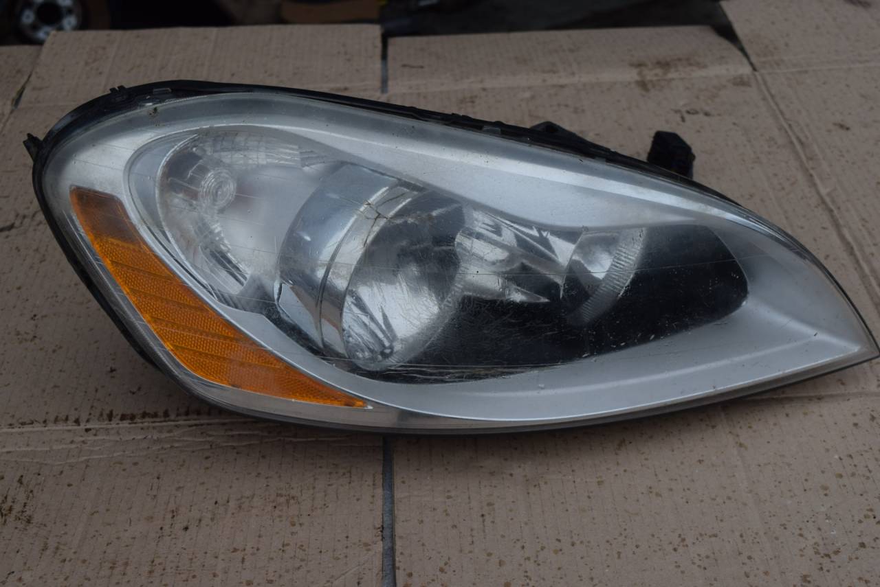 фара правая Volvo XC60 1 поколение 2009, 2.4 л., D5, D 5244 T10, дизель, АКПП, полный подключаемый привод, 30763146 - фото №1