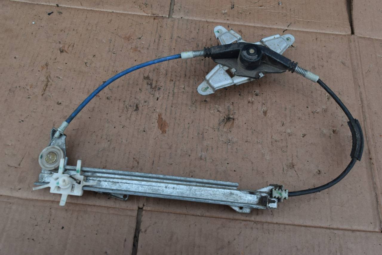 стеклоподъемник задний правый Fiat Brava 1 поколение 1997, 1.4 л., бензин, хетчбэк 5 дв., 77700940 - фото №1