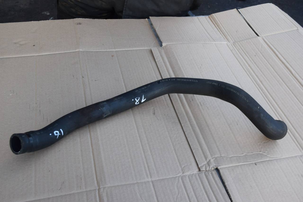патрубок (трубопровод, шланг) Volvo V70 2 поколение 2003, 2.4 л., Ti, B 5244 T3, бензин, МКПП, универсал, передний привод, 09492891 - фото №1