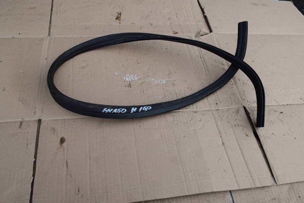 уплотнитель жабо Volvo XC90 1 поколение 2005, 2.5 л., Ti, B 5254 T2, бензин, АКПП, полный подключаемый привод - фото №1