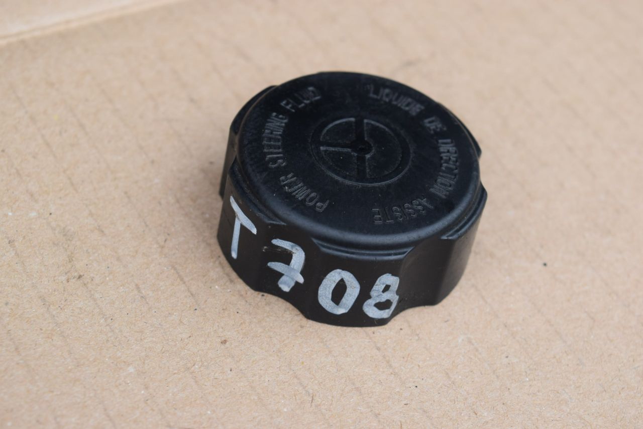 крышка бачка гидроусилителя Volvo V70 3 поколение 2008, 2.4 л., D5, D 5244 T5, дизель, АКПП, универсал, передний привод - фото №1