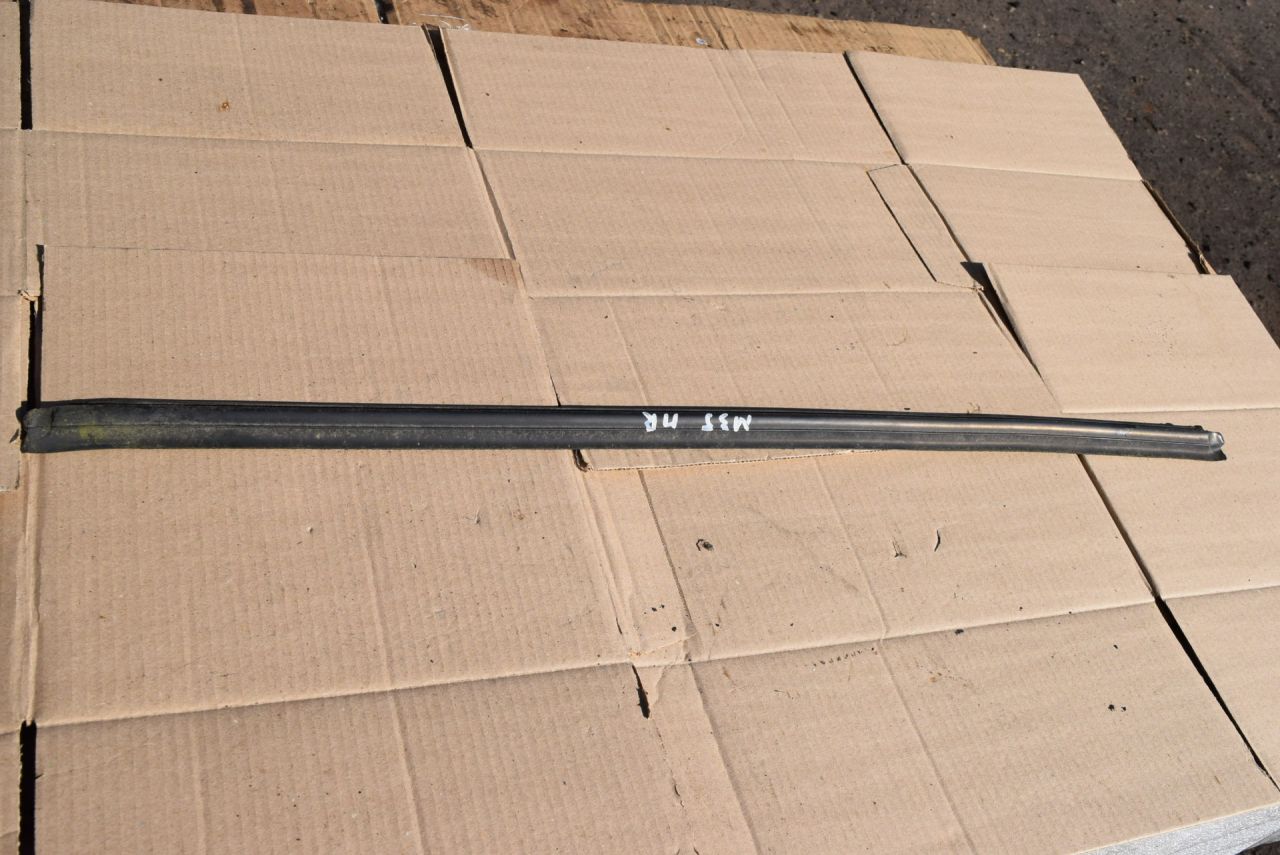 молдинг стекла Volvo XC70 1 поколение 1999, 2.4 л., Ti, B 5244 T, бензин, АКПП, универсал, полный подключаемый привод - фото №1