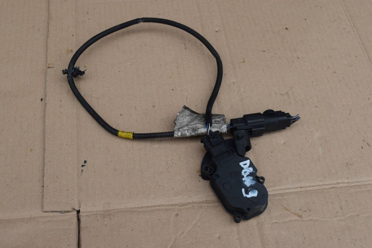 жалюзи Volvo S60 2 поколение 2012, 2.0 л., D 5204 T3, дизель, МКПП, седан, передний привод, правый руль, 31323187 - фото №1