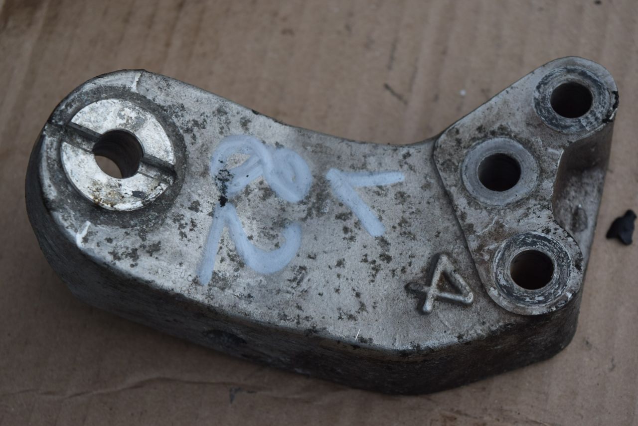 кронштейн двигателя Rover 200 Series 3 поколение 1998, 2.0 л., 20T2N, дизель, МКПП, 30611471 - фото №1