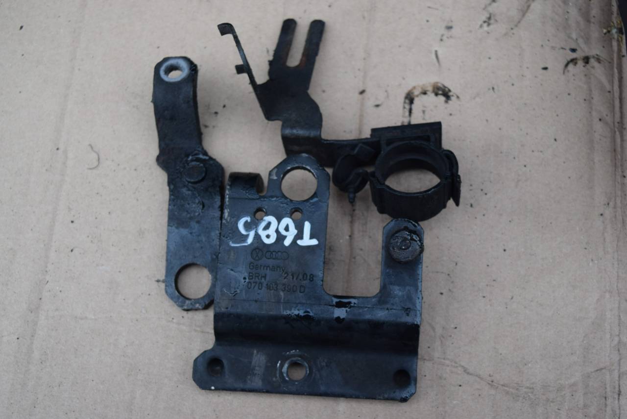 кронштейн двигателя Volkswagen Transporter T5 2008, 2.5 л., TDi PD, AXE, дизель, МКПП, передний привод, 070103390D - фото №1