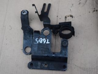 кронштейн двигателя Volkswagen Transporter T5 2008, 2.5 л., TDi PD, AXE, дизель, МКПП, передний привод, 070103390D