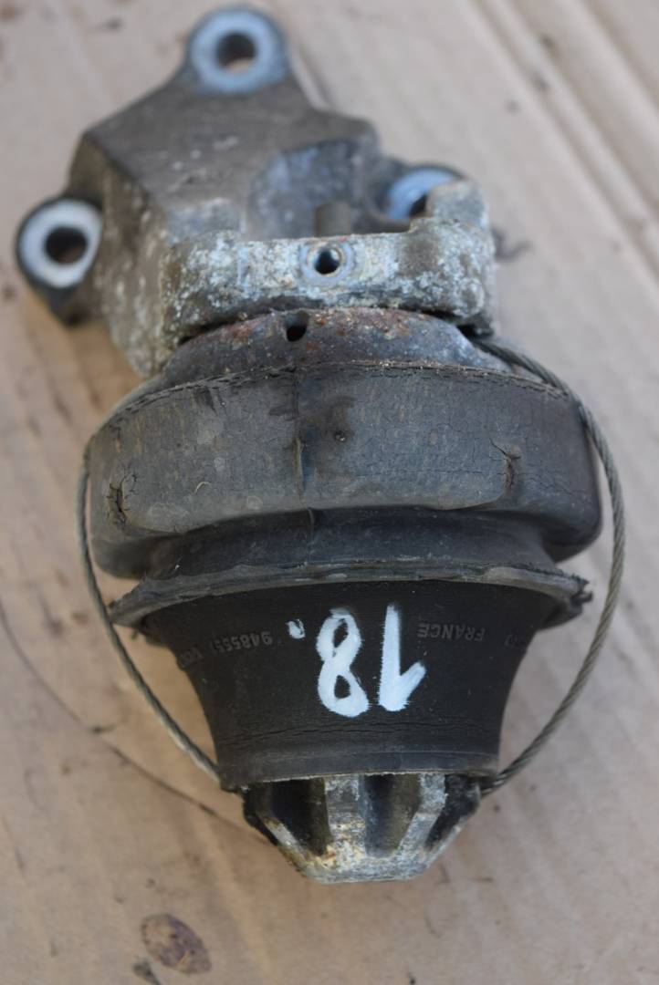 подушка крепления двигателя Volvo V70 2 поколение 2003, 2.4 л., Ti, B 5244 T3, бензин, МКПП, универсал, передний привод, 9485551 - фото №1