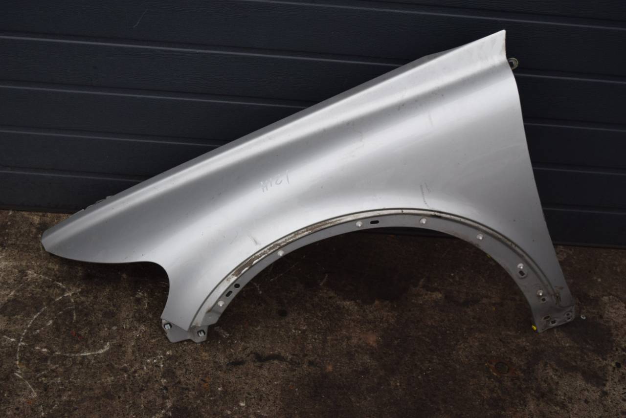 крыло переднее левое Volvo C30 1 поколение 2007, 2.5 л., Ti, бензин, МКПП, серый, хетчбэк 3 дв., передний привод, 31253949 - фото №1