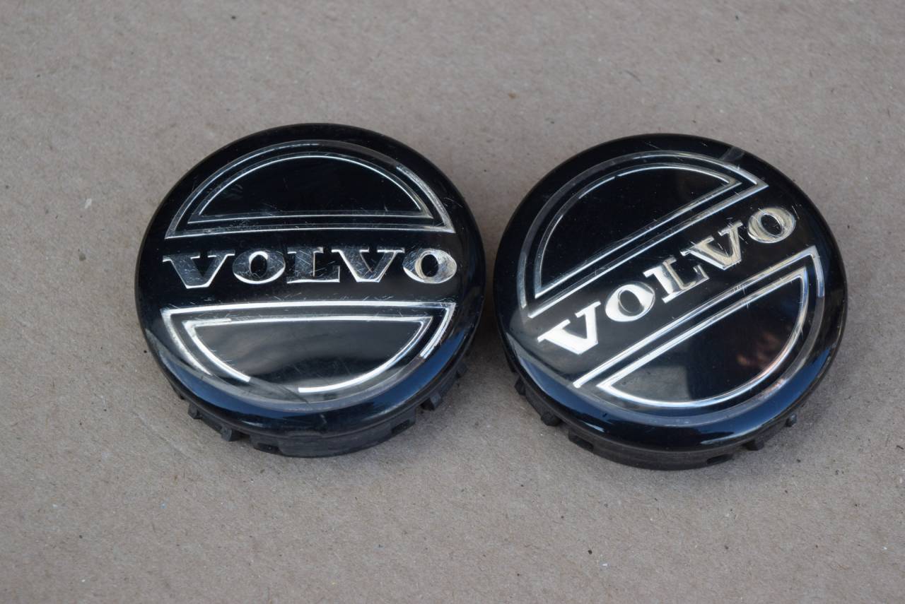 колпачок литого диска Volvo XC90 1 поколение 2005, 2.5 л., Ti, B 5254 T2, бензин, АКПП, полный подключаемый привод, 30666913 - фото №1