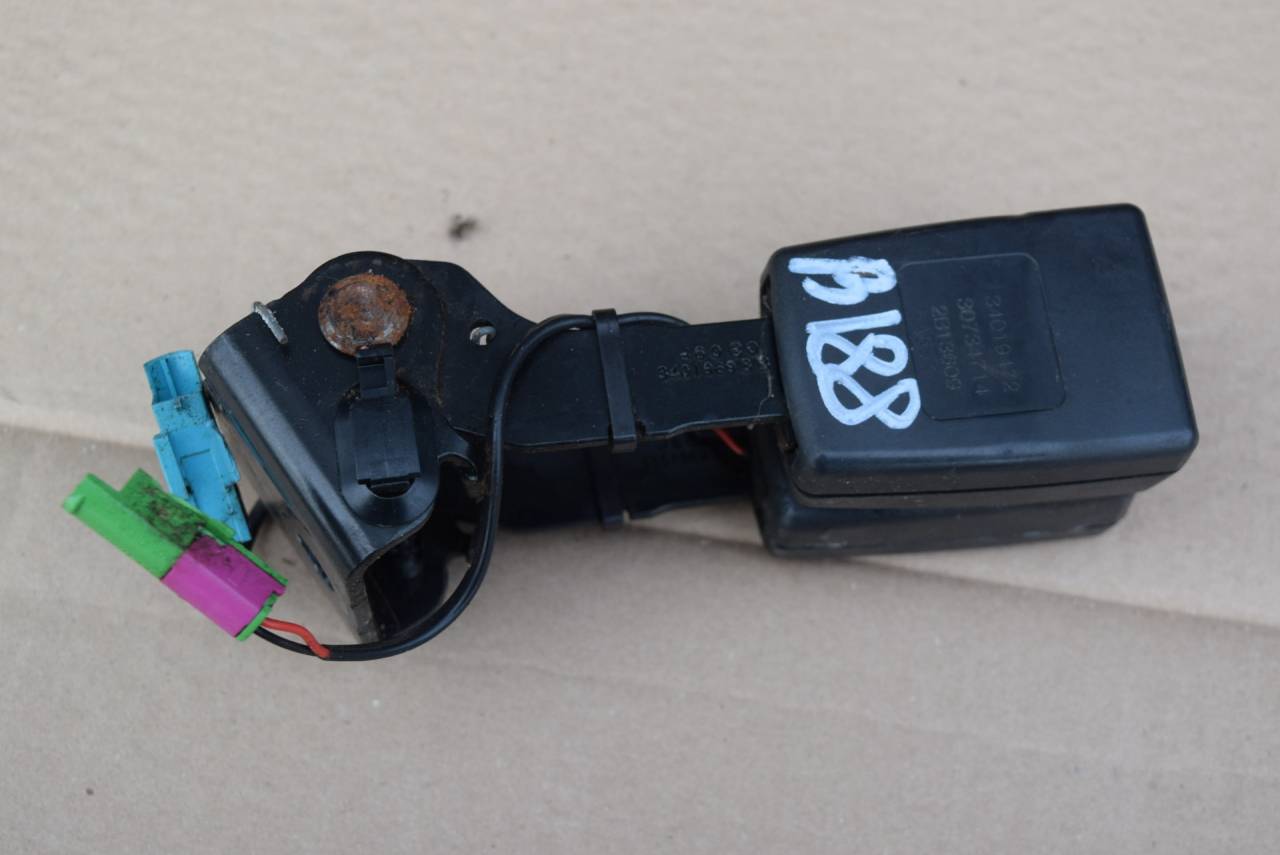 замок ремня безопасности Volvo XC60 1 поколение 2009, 2.4 л., D5, D 5244 T10, дизель, АКПП, полный подключаемый привод, 30734714 - фото №1