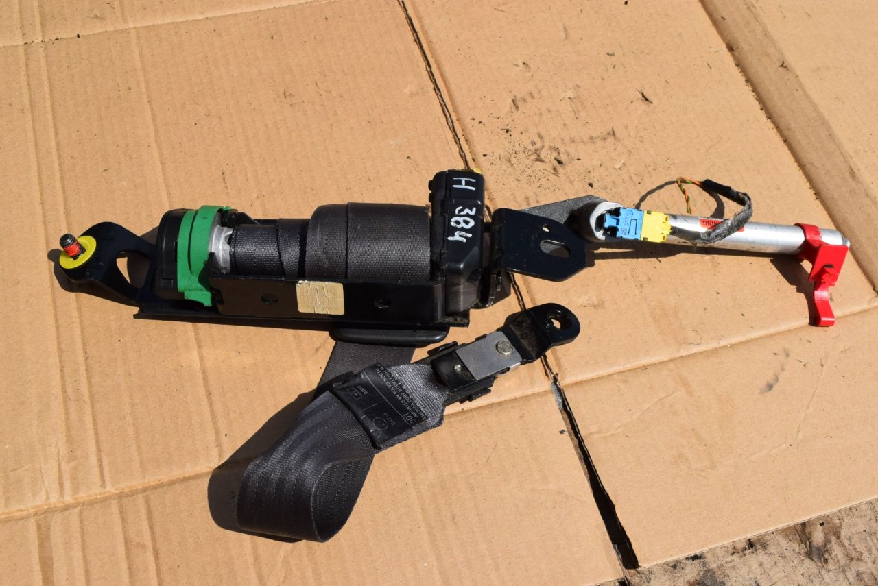 ремень безопасности Volvo XC70 2 поколение 2002, 2.5 л., Ti, B 5254 T2, бензин, МКПП, универсал, полный подключаемый привод, 8665872 - фото №1