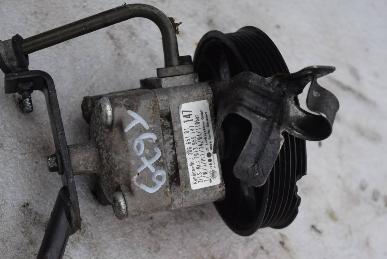 насос гидроусилителя руля Volvo XC90 1 поколение 2005, 2.4 л., D5, D 5244 T, дизель, АКПП, полный подключаемый привод, 30665101 - фото №1