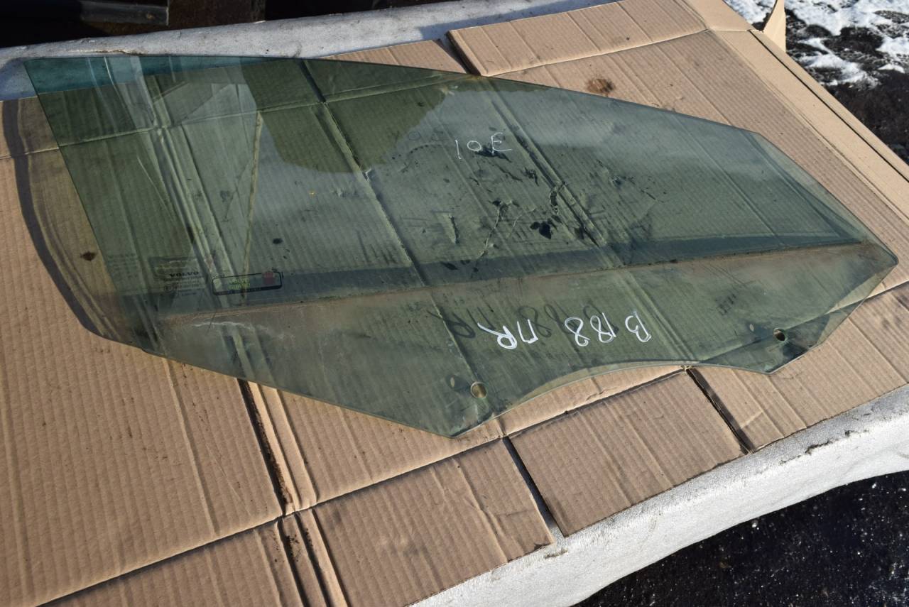 стекло двери передней правой Volvo XC60 1 поколение 2009, 2.4 л., D5, D 5244 T10, дизель, АКПП, полный подключаемый привод, 31386793 - фото №1