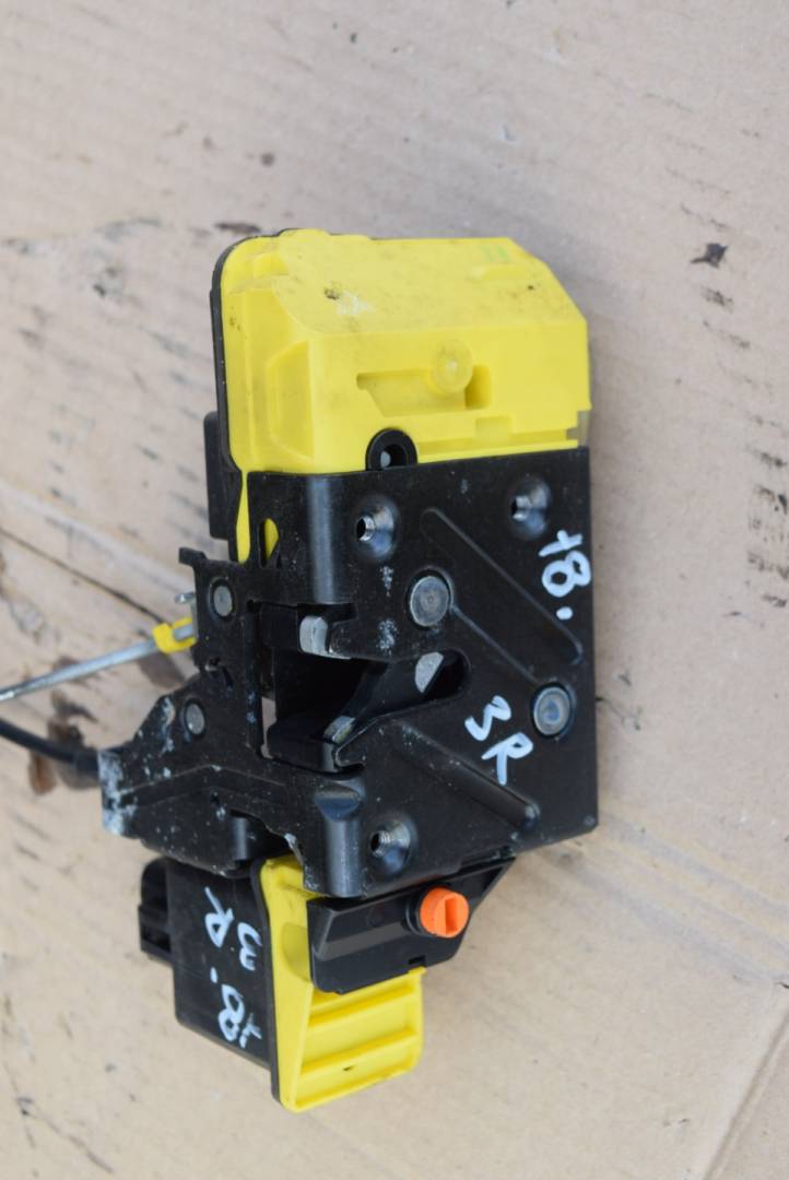 замок двери задней правой Volvo V70 2 поколение 2003, 2.4 л., Ti, B 5244 T3, бензин, МКПП, универсал, передний привод, 8650554 - фото №1