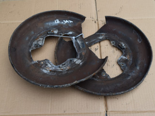 защитный кожух тормозного механизма Volvo V70 2 поколение 2003, 2.4 л., Ti, B 5244 T3, бензин, МКПП, универсал, передний привод, 30647069