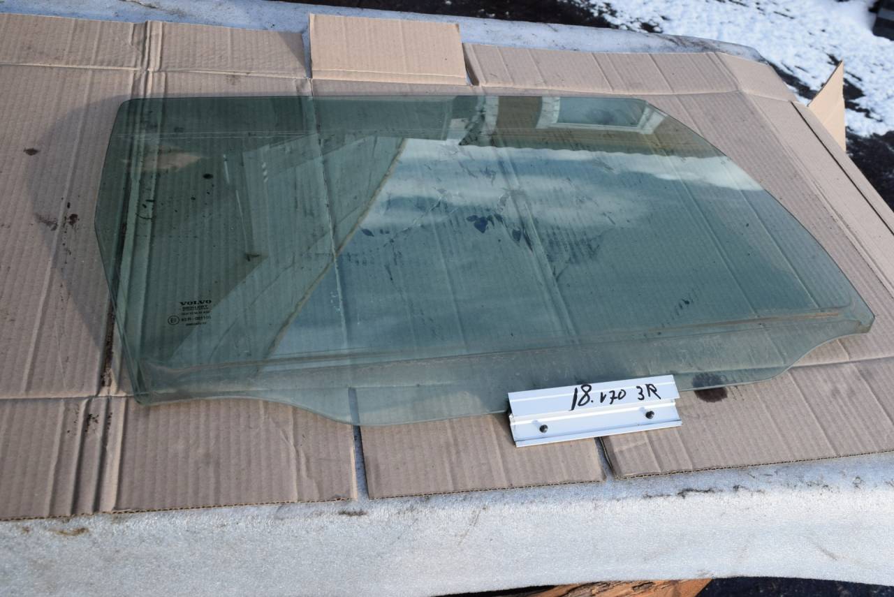 стекло двери задней правой Volvo V70 2 поколение 2003, 2.4 л., Ti, B 5244 T3, бензин, МКПП, универсал, передний привод - фото №1