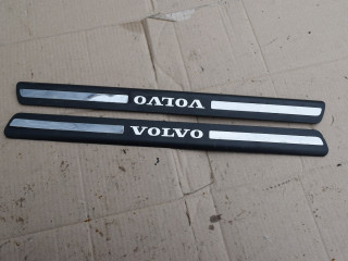 накладка на порог внутренняя Volvo XC70 2 поколение 2002, 2.4 л., Ti, B 5244 T3, бензин, АКПП, универсал, полный подключаемый привод, 09178405