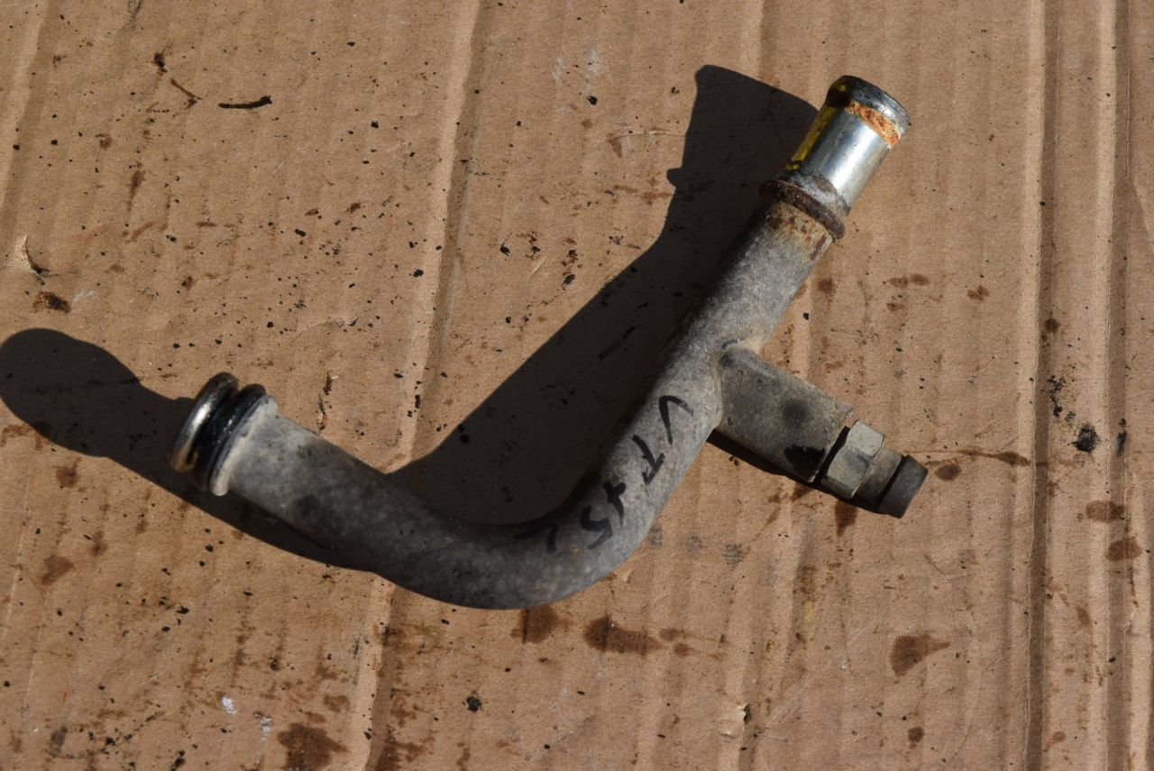 трубка охлаждающей жидкости Volvo V70 2 поколение 2003, 2.4 л., D5, D 5244 T, дизель, АКПП, седан, передний привод - фото №1