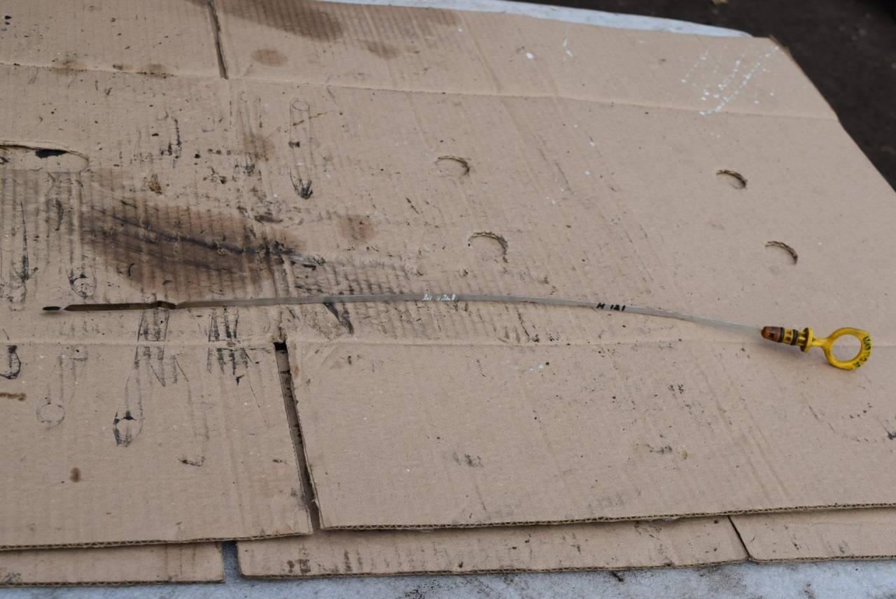 щуп двигателя Volvo C30 1 поколение 2007, 2.5 л., Ti, бензин, МКПП, серый, хетчбэк 3 дв., передний привод, 30777500 - фото №1