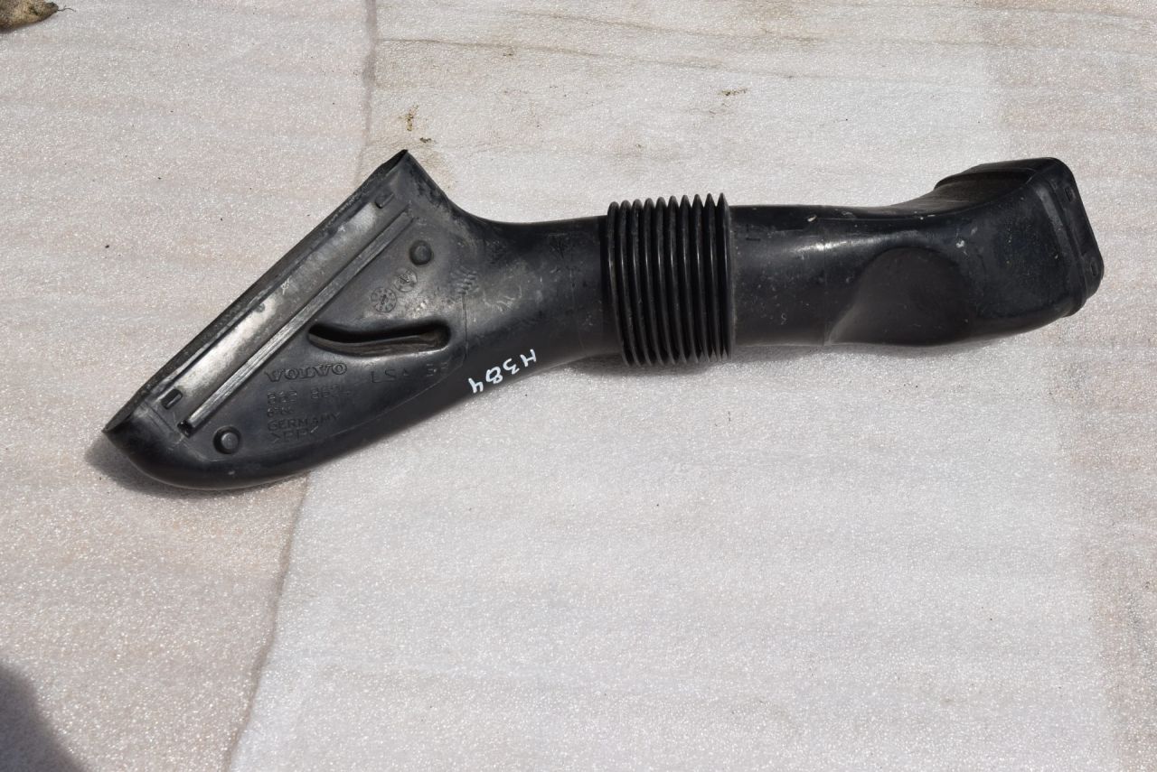 воздухозаборник Volvo XC70 2 поколение 2002, 2.5 л., Ti, B 5254 T2, бензин, МКПП, универсал, полный подключаемый привод, 8638624 - фото №1