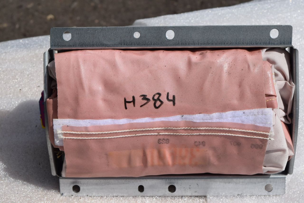 подушка безопасности пассажира Volvo XC70 2 поколение 2002, 2.5 л., Ti, B 5254 T2, бензин, МКПП, универсал, полный подключаемый привод, 9191928 - фото №1