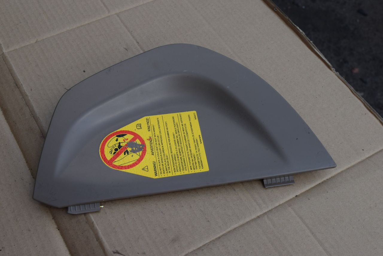 накладка на торпедо (консоль) Volvo XC70 2 поколение 2002, 2.5 л., Ti, B 5254 T2, бензин, МКПП, универсал, полный подключаемый привод, 09164898 - фото №1