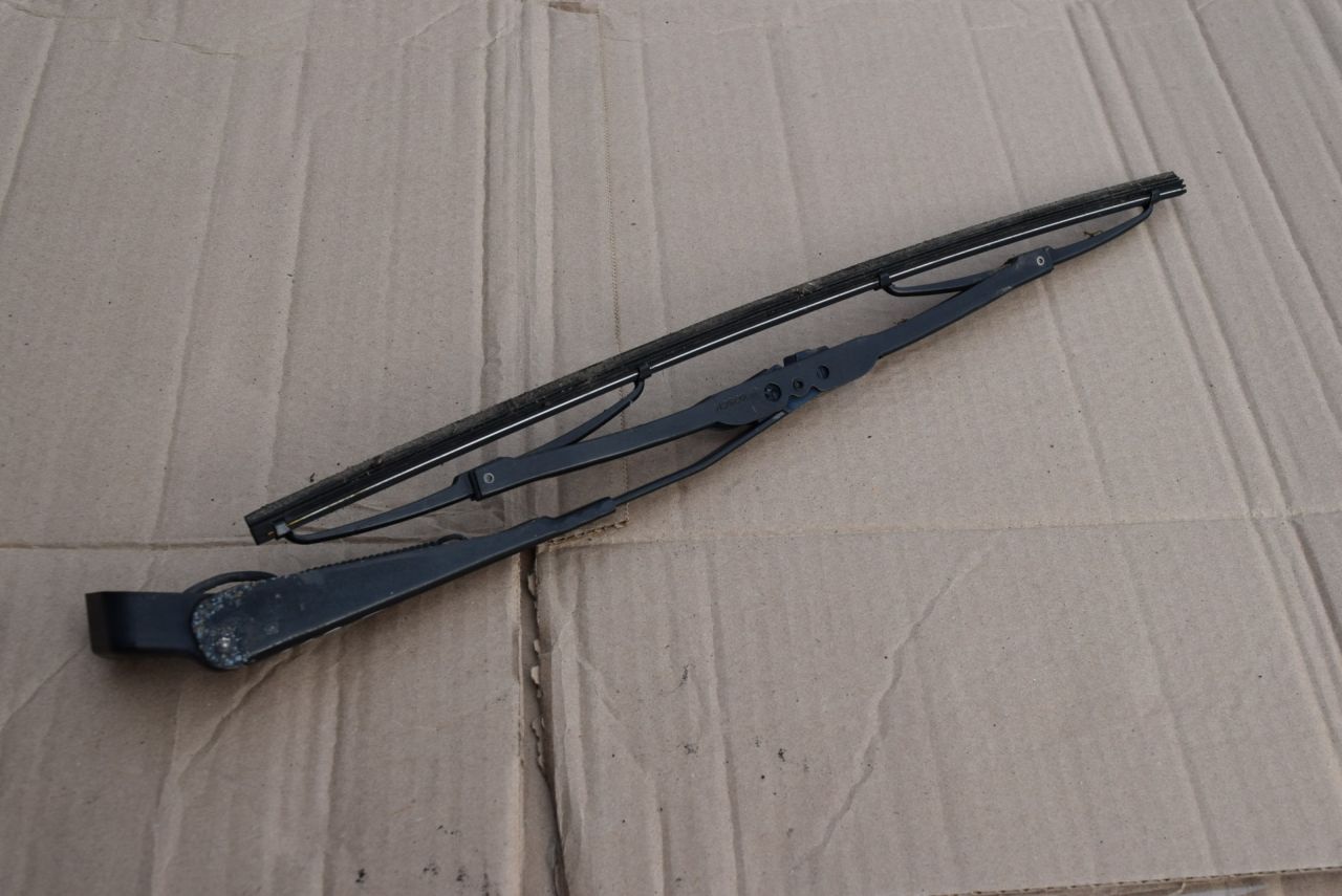 щеткодержатель задний Volvo XC70 1 поколение 1999, 2.4 л., Ti, B 5244 T, бензин, АКПП, универсал, полный подключаемый привод, 3512315 - фото №1