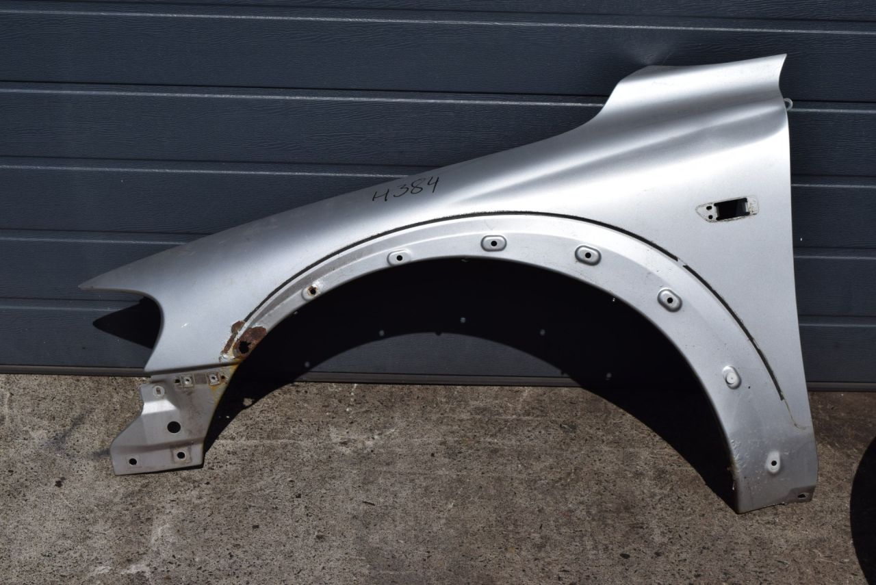 крыло переднее левое Volvo XC70 2 поколение 2002, 2.5 л., Ti, B 5254 T2, бензин, МКПП, универсал, полный подключаемый привод - фото №1