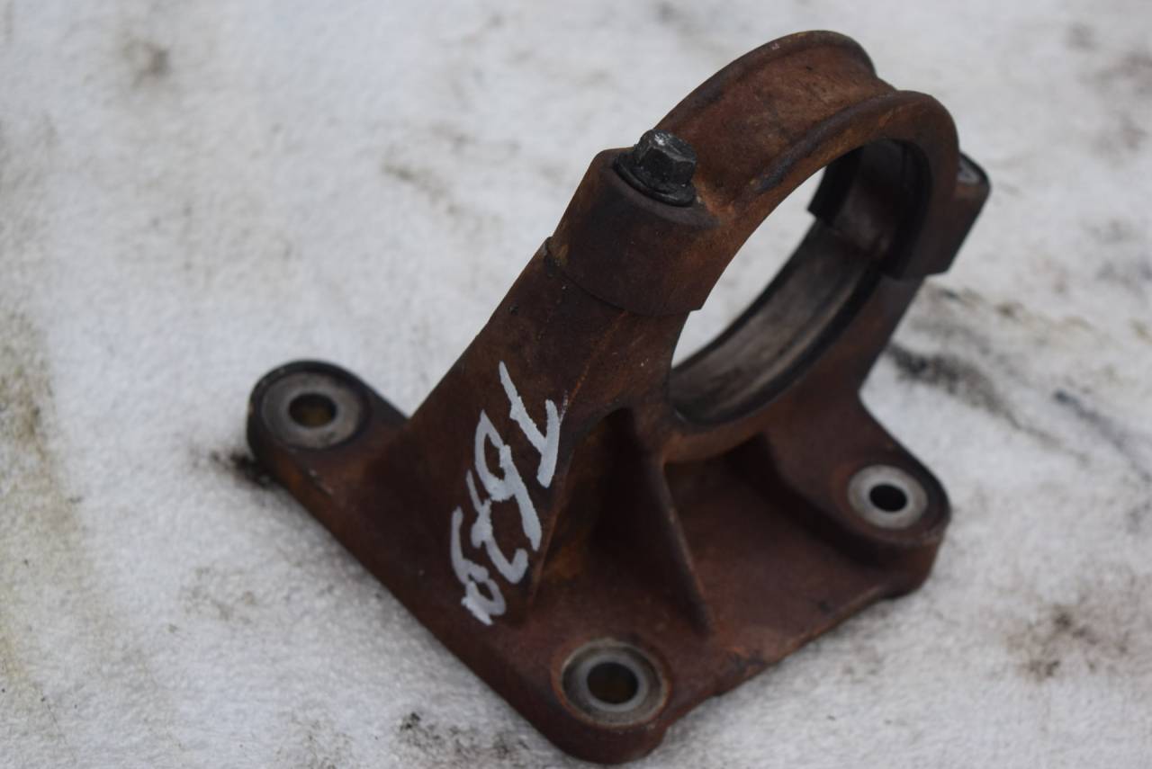 кронштейн полуоси Volvo XC90 1 поколение 2004, 2.5 л., B 5254 T2, бензин, АКПП, внедорожник 5 дв., 9143465 - фото №1