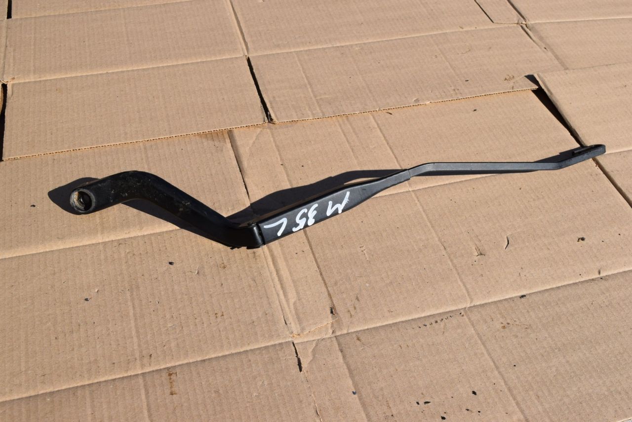 щеткодержатель (поводок стеклоочистителя, дворник) Volvo XC70 1 поколение 1999, 2.4 л., Ti, B 5244 T, бензин, АКПП, универсал, полный подключаемый привод, 9169315 - фото №1