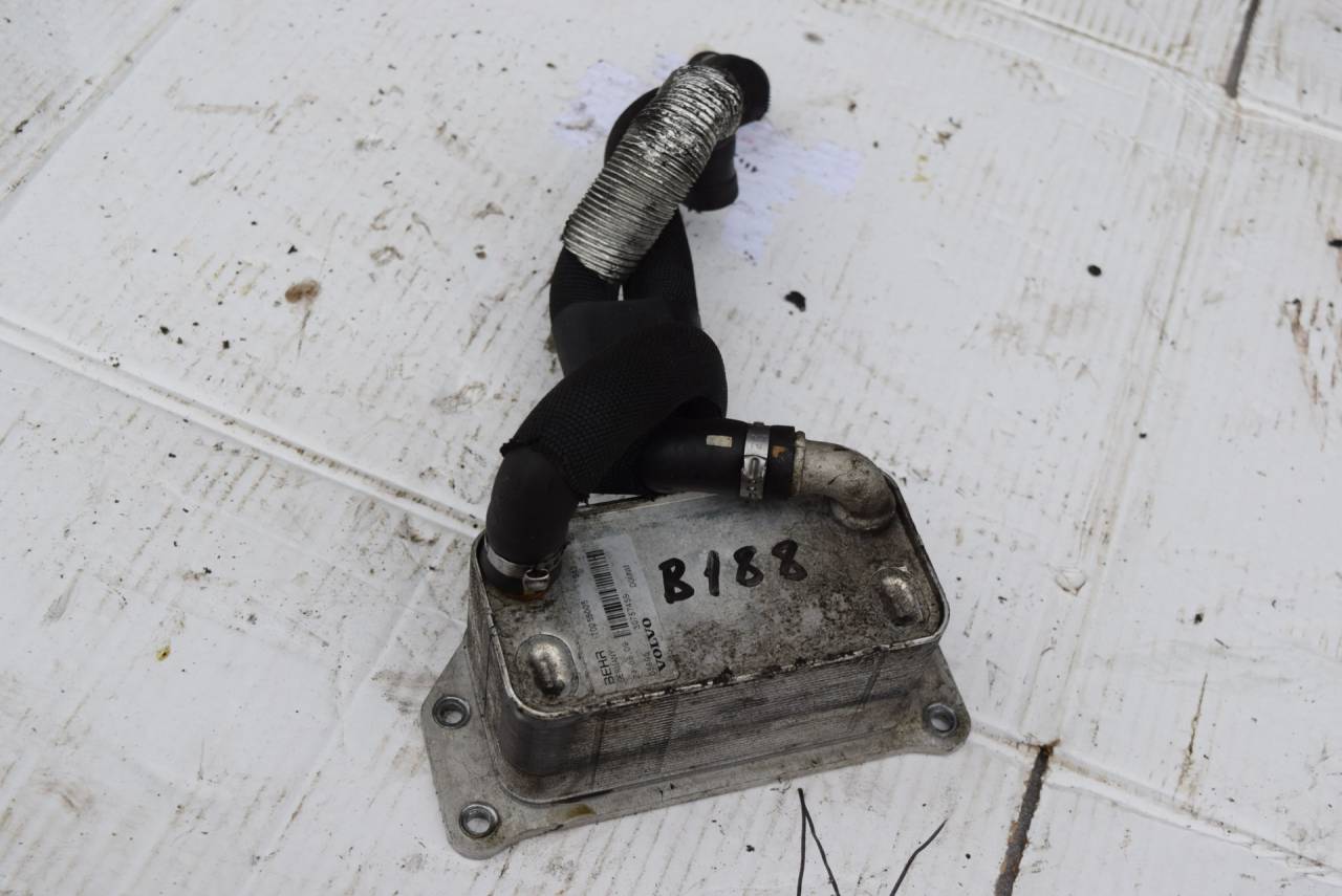 радиатор масляный Volvo XC60 1 поколение 2009, 2.4 л., D5, D 5244 T10, дизель, АКПП, полный подключаемый привод, 30757459 - фото №1