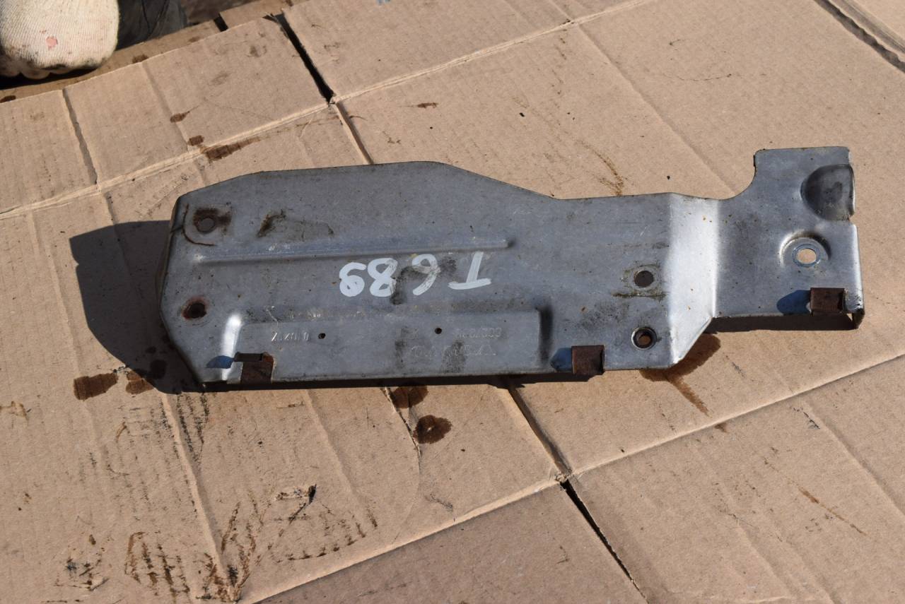 тепловой экран глушителя Volvo S80 1 поколение 2001, 2.0 л., Ti, B 5204 T4, бензин, МКПП, седан, передний привод, 8627288 - фото №1