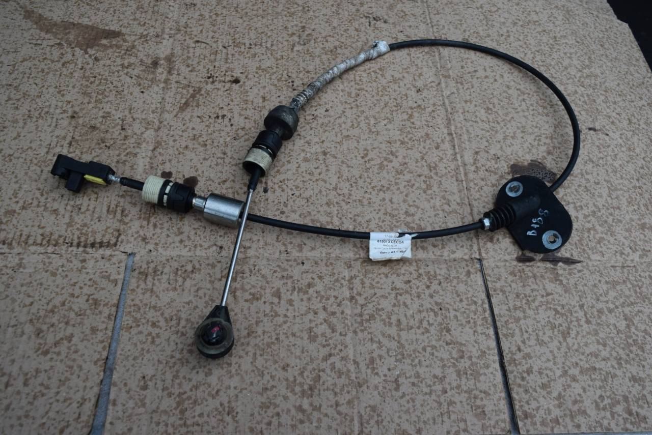 трос кулисы КПП Volvo XC60 1 поколение 2009, 2.4 л., D5, D 5244 T10, дизель, АКПП, полный подключаемый привод, 615013, 615013CECDA - фото №1