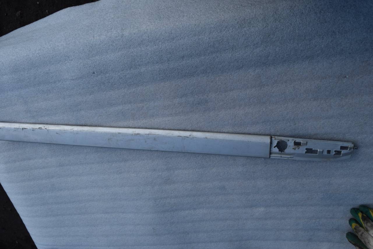 молдинг двери передней правой Renault Laguna 2 поколение 2003, 1.9 л., дизель, МКПП, хетчбэк 5 дв., 8200036021, 8200036021J - фото №1