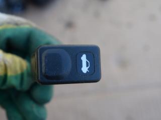 кнопка открытия багажника Kia Sportage 1 поколение 2001, 2.0 л., бензин, АКПП