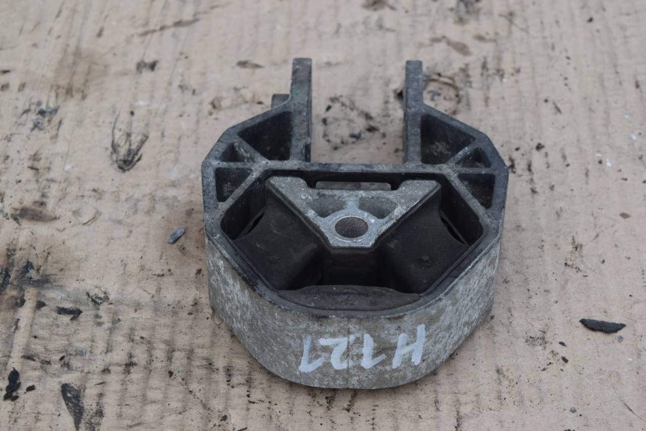 подушка крепления двигателя Volvo C30 1 поколение 2007, 2.5 л., Ti, бензин, МКПП, серый, хетчбэк 3 дв., передний привод, 985386 - фото №1