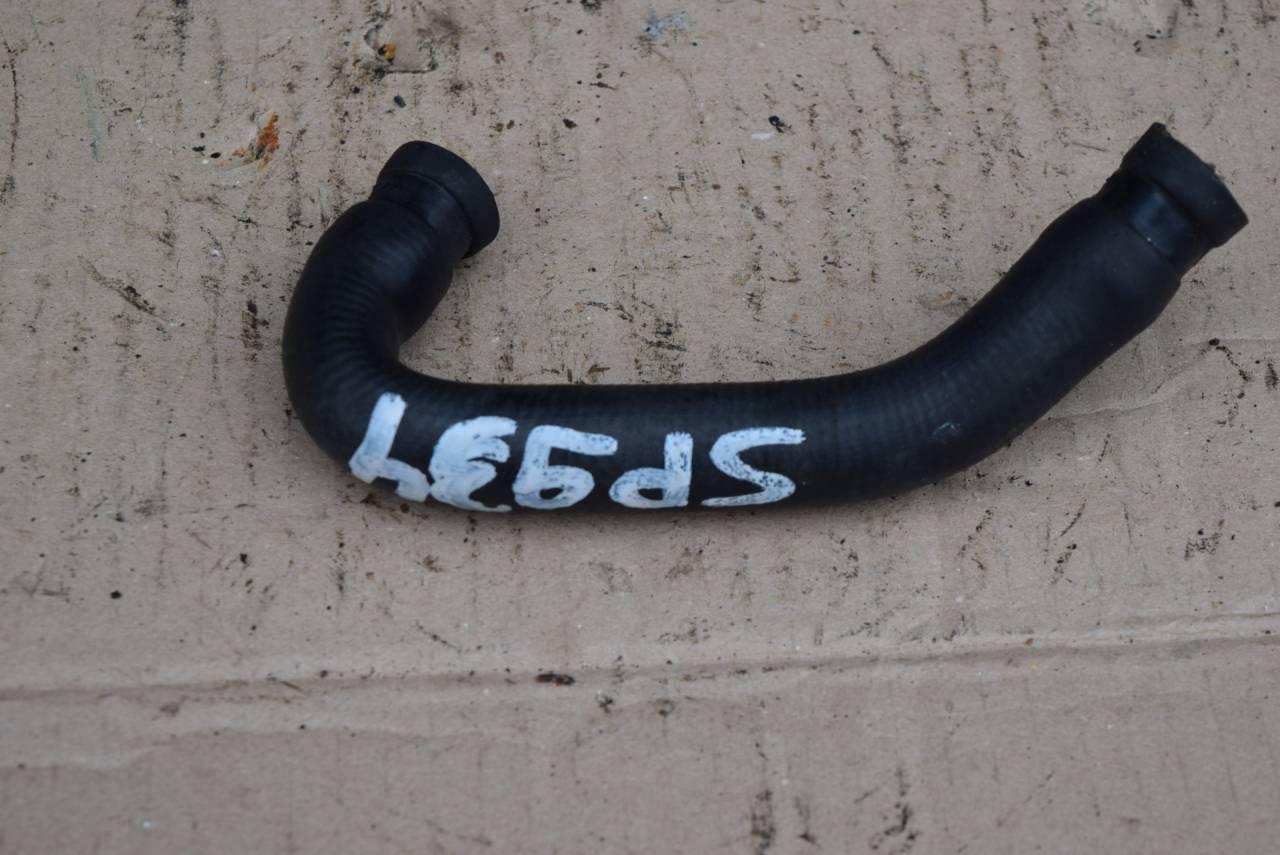 патрубок (трубопровод, шланг) Audi A4 B5 1996, 1.8 л., бензин, МКПП, седан, 058121058B - фото №1